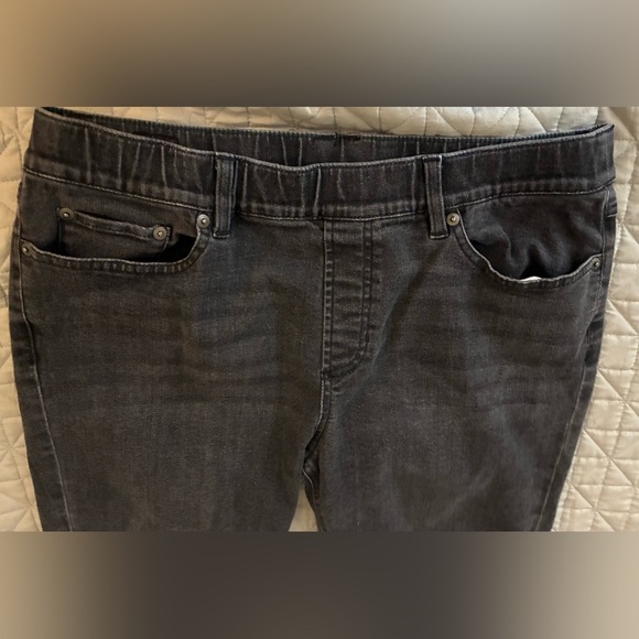 L. L. Bean Black Jeans Size 12P Pull-On Pants BEANFLEX Skinny Leg Favorites Fit! - Picture 1 of 5